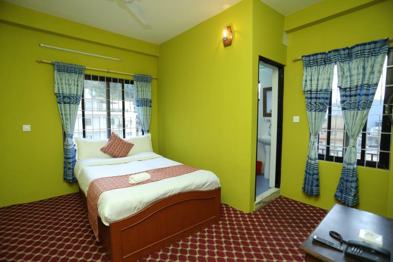 Hotel Blue Magnet Pokhara Kültér fotó