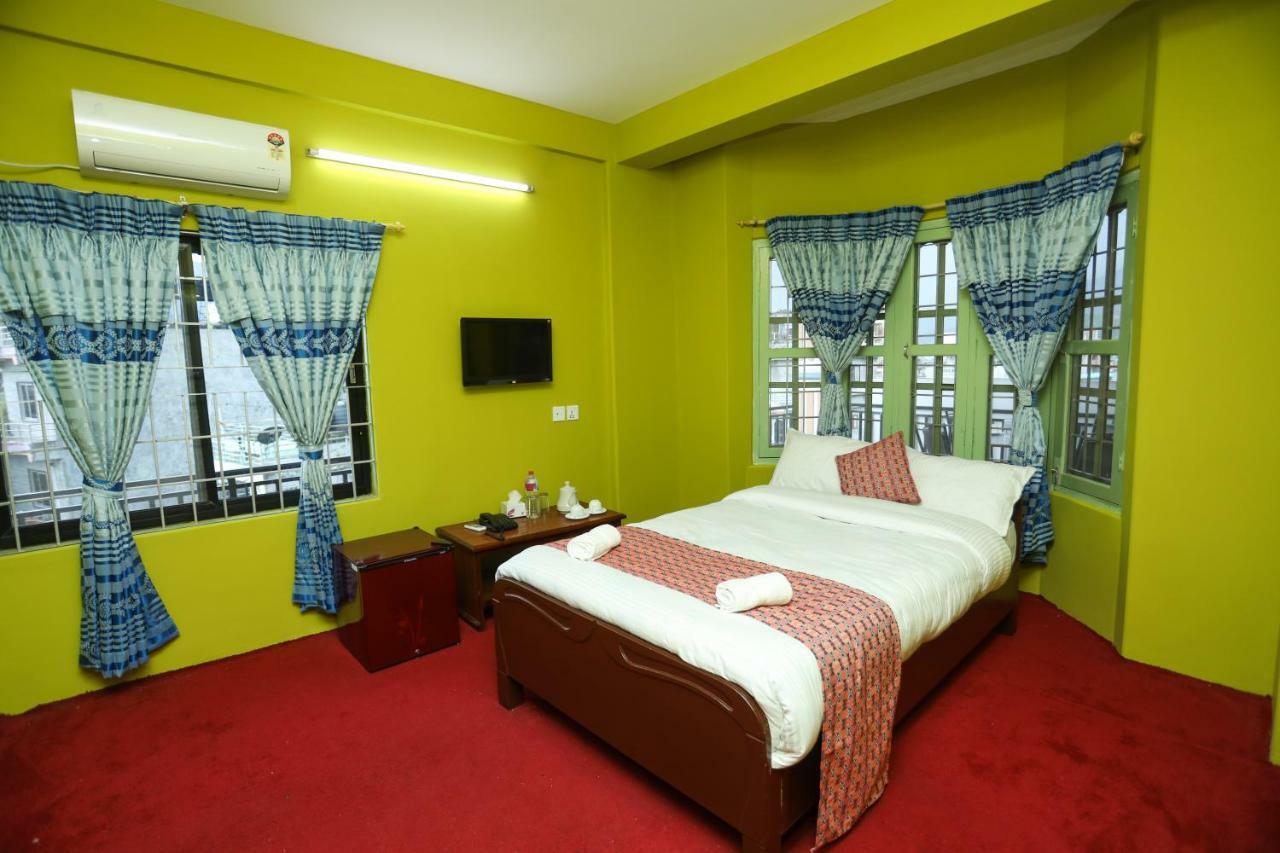 Hotel Blue Magnet Pokhara Kültér fotó