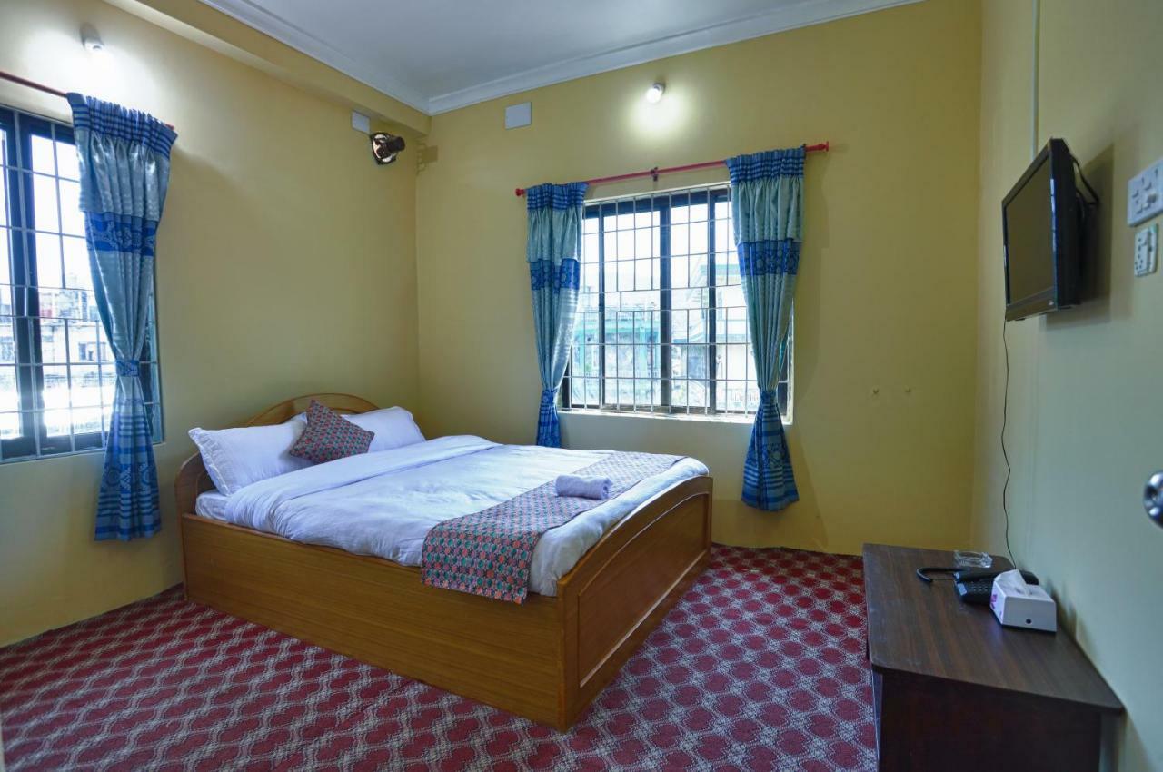 Hotel Blue Magnet Pokhara Kültér fotó