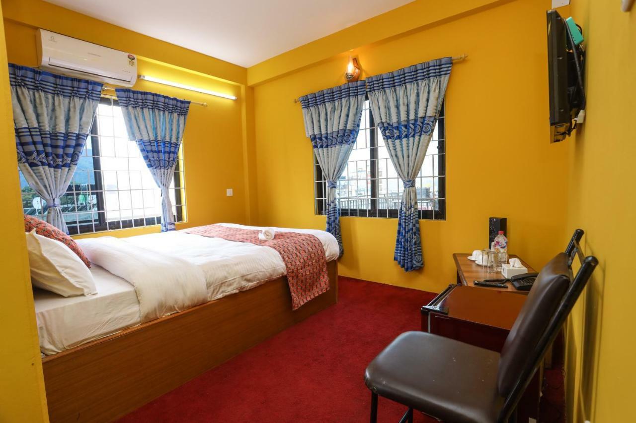 Hotel Blue Magnet Pokhara Kültér fotó