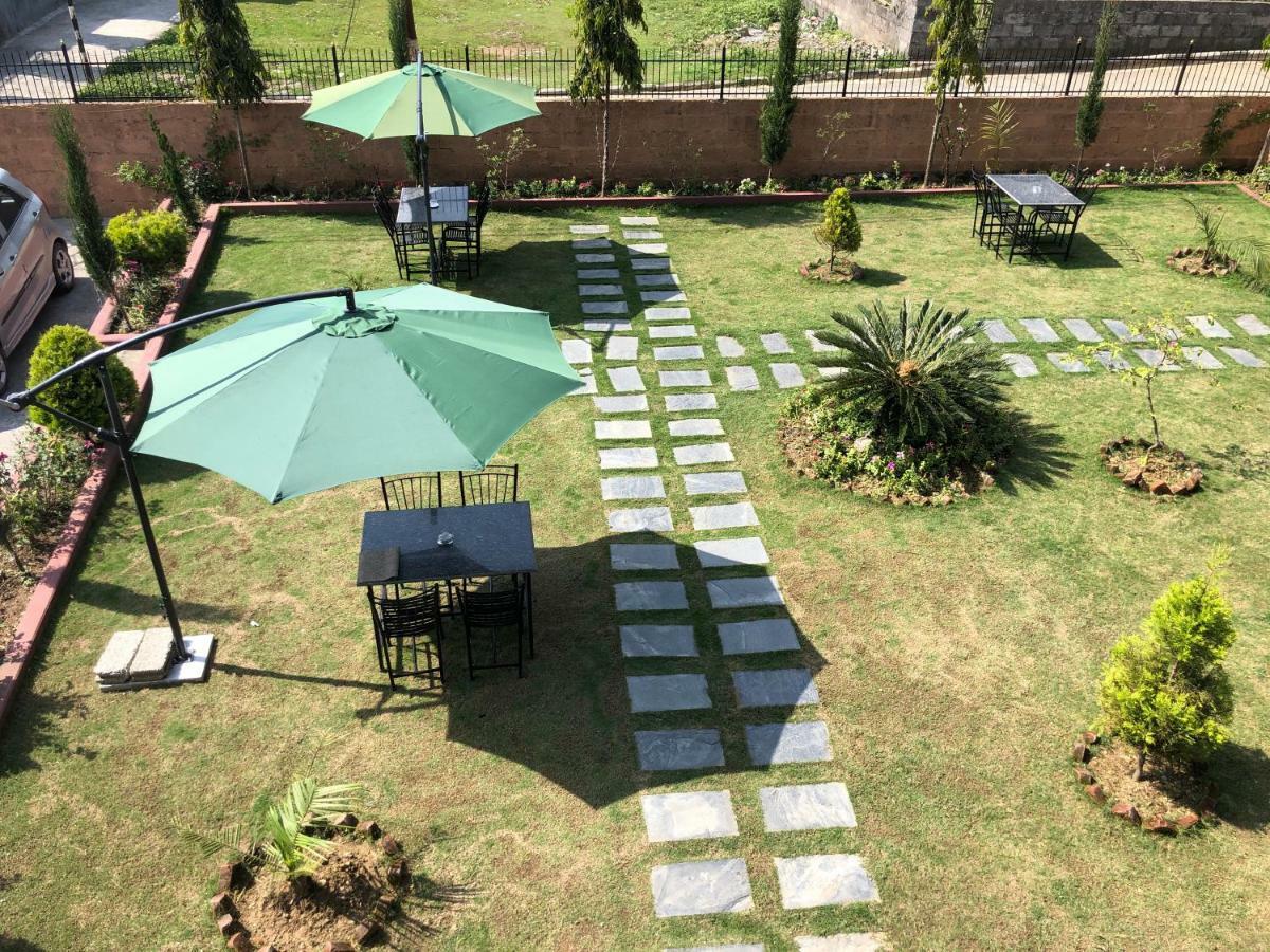 Hotel Blue Magnet Pokhara Kültér fotó