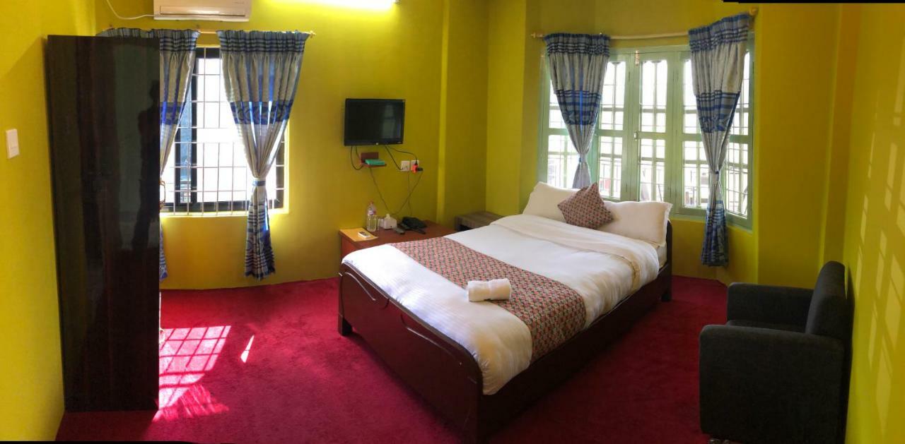 Hotel Blue Magnet Pokhara Kültér fotó