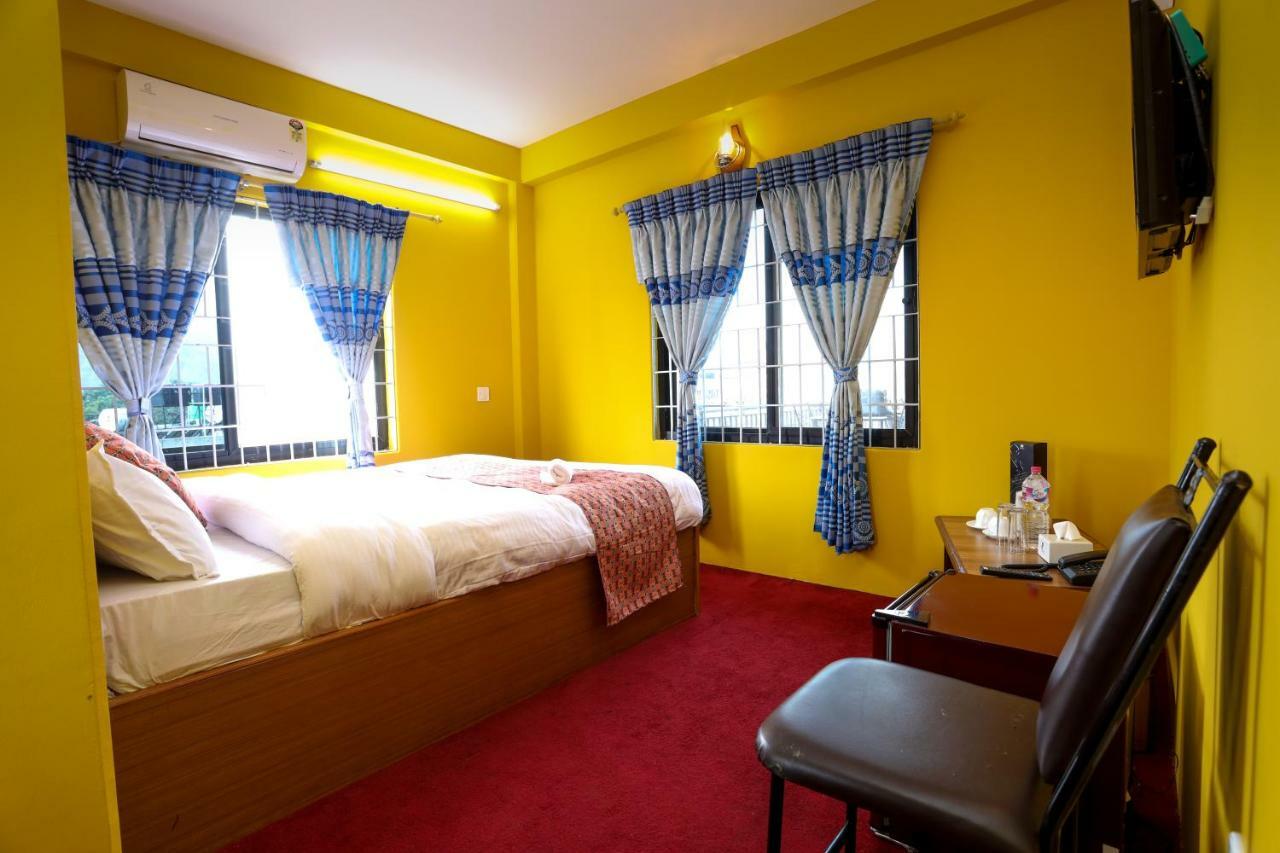 Hotel Blue Magnet Pokhara Kültér fotó